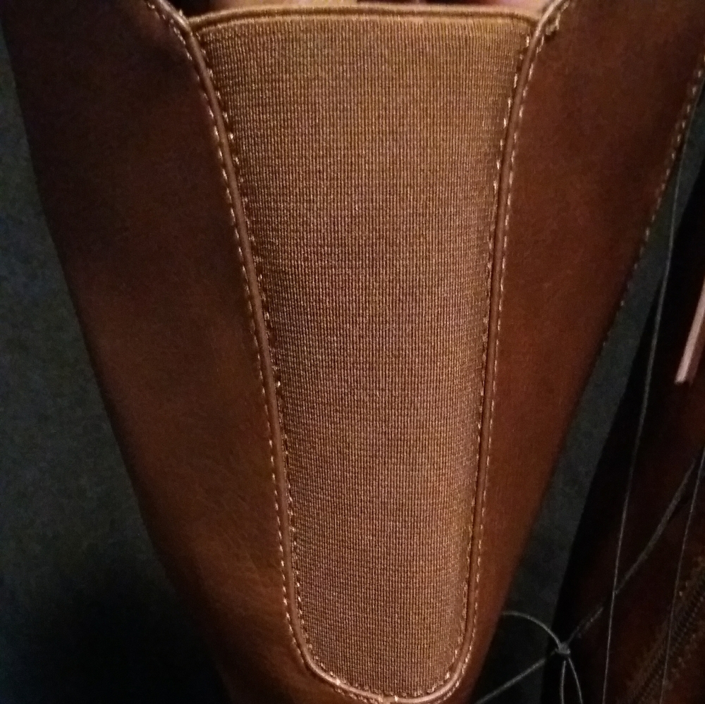 Brown leather heeled boots - Picture 7 of 10